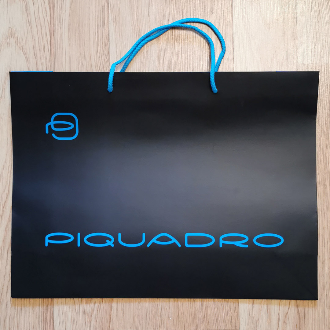 Фирменный пакет Piquadro